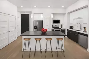 2727 Travis St, Houston, TX 77006 - Photo 2
