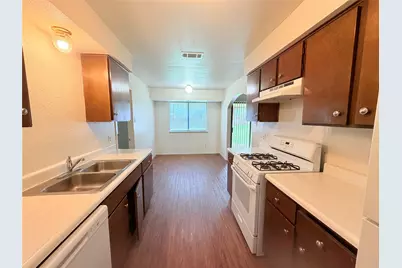 10904 Meadgreen Court, Austin, TX 78758 - Photo 12