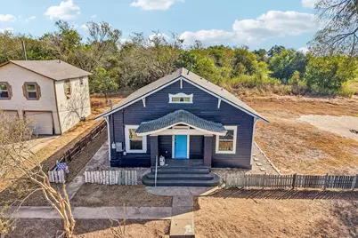 106 N Pear Street, Rockdale, TX 76567 - Photo 2