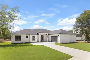 131 Koele Ct, Bastrop, TX 78602 - Photo 2