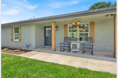 301 N 8th Street, Jarrell, TX 76537 - Photo 2