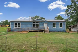 126 Cherokee Cir, Smithville, TX 78957 - Photo 2