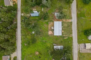 126 Cherokee Cir, Smithville, TX 78957 - Photo 4
