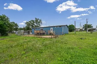 126 Cherokee Cir, Smithville, TX 78957 - Photo 10