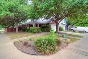 1100 Emmitt Run, Austin, TX 78721 - Photo 2