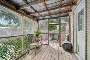802 Hudgins St, Smithville, TX 78957 - Photo 6