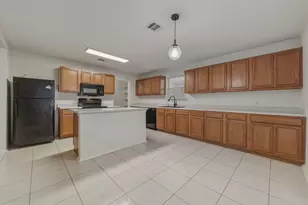 109 Comal Cove, Elgin, TX 78621 - Photo 10