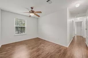 109 Comal Cove, Elgin, TX 78621 - Photo 14