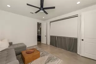 1129 Henninger St, Austin, TX 78702 - Photo 12