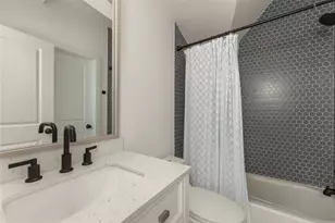 1129 Henninger St, Austin, TX 78702 - Photo 16