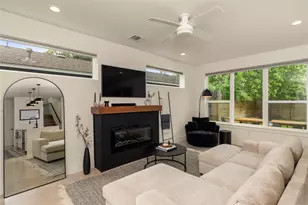 1129 Henninger St, Austin, TX 78702 - Photo 10