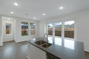 205 Rosebush Dr, Liberty Hill, TX 78642 - Photo 4