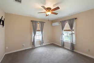 515 Wyeth St, Taylor, TX 76574 - Photo 8