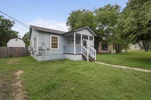 515 Wyeth St, Taylor, TX 76574 - Photo 2