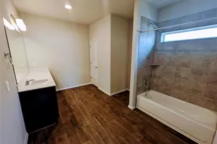 301 Chesterfield Dr, Kyle, TX 78640 - Photo 14