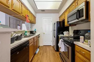 915 W 23rd St, Austin, TX 78705 - Photo 2
