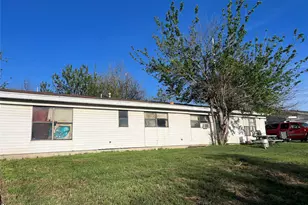 523 Lenora Dr, Taylor, TX 76574 - Photo 2