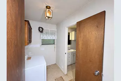 300 Elm S, Cameron, TX 76520 - Photo 4
