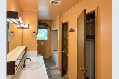 300 Elm S, Cameron, TX 76520 - Photo 6