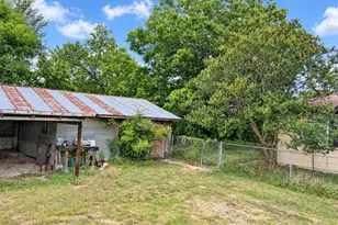 300 Elm S, Cameron, TX 76520 - Photo 8