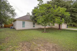 1335 Lovers Ln, Bastrop, TX 78602 - Photo 4