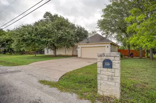 1335 Lovers Ln, Bastrop, TX 78602 - Photo 2
