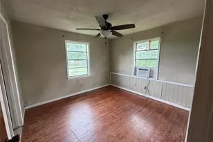 2009 Fm 1704 Rd, Elgin, TX 78621 - Photo 4
