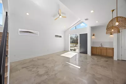 106 W Croslin Street #1, Austin, TX 78752 - Photo 4