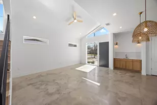 106 W Croslin St, Austin, TX 78752 - Photo 4