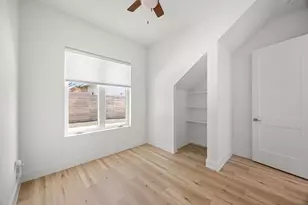 106 W Croslin St, Austin, TX 78752 - Photo 16