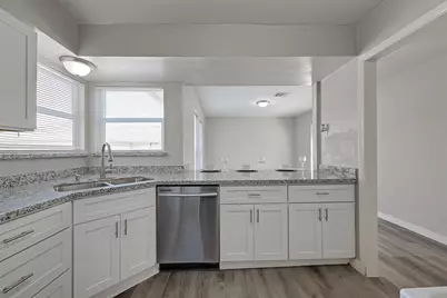 10826 Lynbrook Drive, Houston, TX 77042 - Photo 28