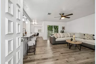 10826 Lynbrook Drive, Houston, TX 77042 - Photo 2