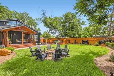 852 N Houston Avenue, New Braunfels, TX 78130 - Photo 2