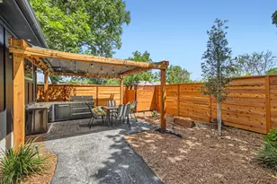 852 N Houston Ave, New Braunfels, TX 78130 - Photo 6