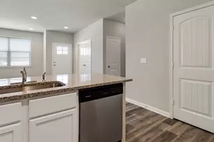 1701 Logan Dr, Round Rock, TX 78664 - Photo 4
