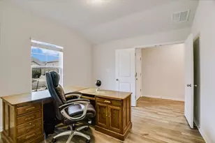 105 Saviano Rd, Hutto, TX 78634 - Photo 4