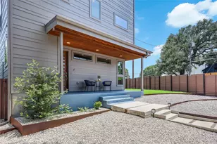 2201 E 9th St, Austin, TX 78702 - Photo 2