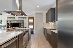 2201 E 9th St, Austin, TX 78702 - Photo 12