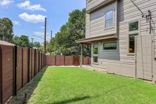 2201 E 9th St, Austin, TX 78702 - Photo 34