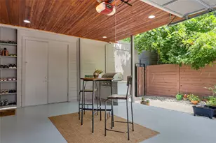 2201 E 9th St, Austin, TX 78702 - Photo 32