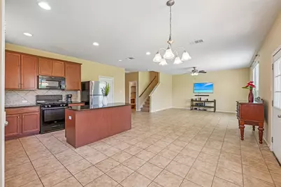 140 Lynn Crest Bend, Buda, TX 78610 - Photo 8