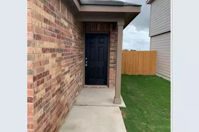 213 N Crescent Park Drive, Jarrell, TX 76537 - Photo 2