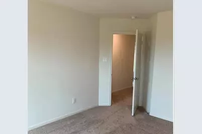 213 N Crescent Park Drive, Jarrell, TX 76537 - Photo 8