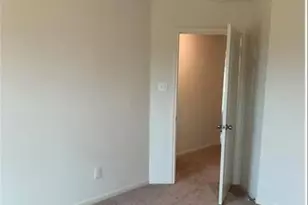 213 N Crescent Park Dr, Jarrell, TX 76537 - Photo 8