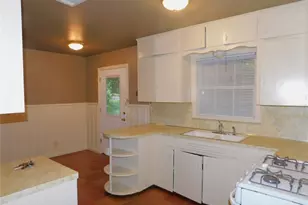 1400 Berkshire Dr, Austin, TX 78723 - Photo 10