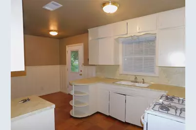 1400 Berkshire Drive, Austin, TX 78723 - Photo 10