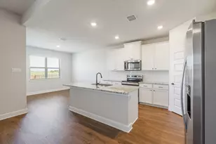 513 W Luna Blue Ln, Jarrell, TX 76537 - Photo 4