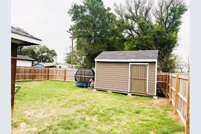 709 W Evans Street, Hearne, TX 77859 - Photo 12
