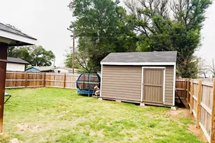 709 W Evans St, Hearne, TX 77859 - Photo 12