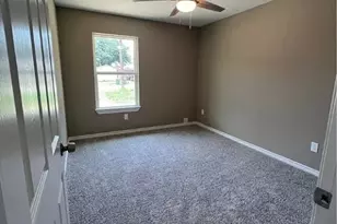 709 W Evans St, Hearne, TX 77859 - Photo 8